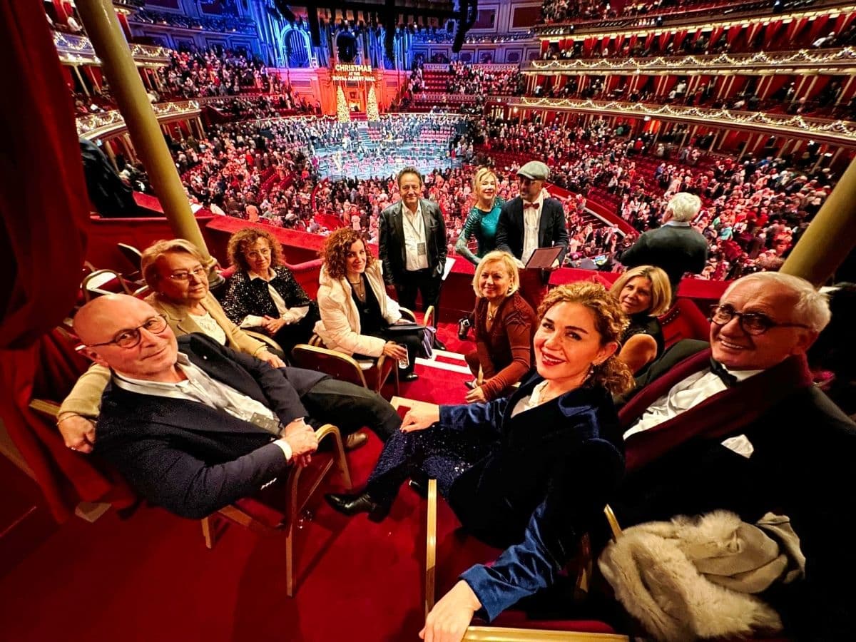 LONDRA'DA MÜZİK VE SANAT - KUTUP YILDIZI - 1