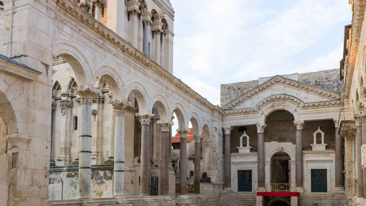 Sanat Tarihçi Atilla Tuna rehberliğinde   DALMAÇYA SAHİLLERİ - 6