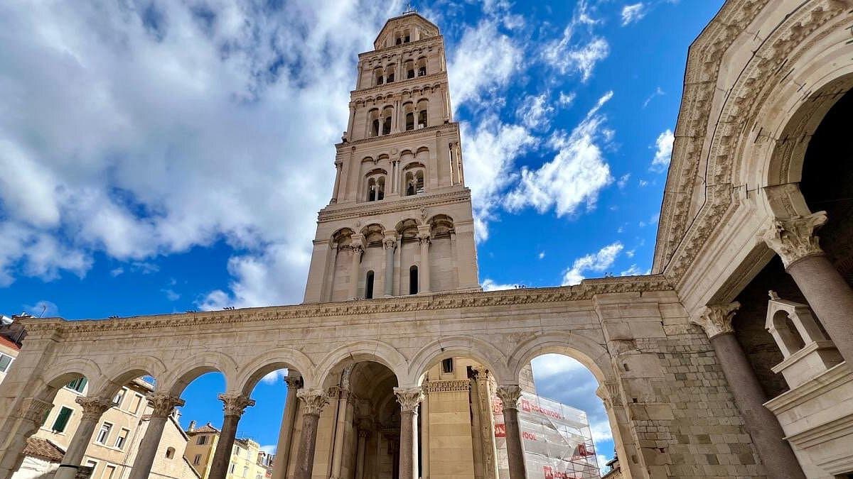 Sanat Tarihçi Atilla Tuna rehberliğinde   DALMAÇYA SAHİLLERİ - 12